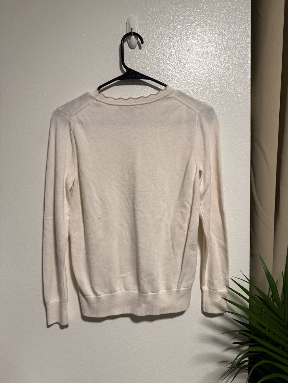 Banana Republic Cream Sweater - Picture 3 of 7